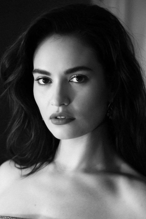 Kép: Lily James színész profilképe