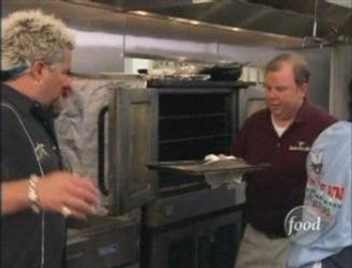 Escena del episodio 7 de la temporada 5 de la serie Diners, Drive-Ins and Dives