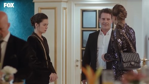 Escena del episodio 11 de la temporada 3 de la serie Mujer