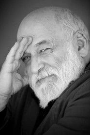 Pierre Drouot interpretando a himself