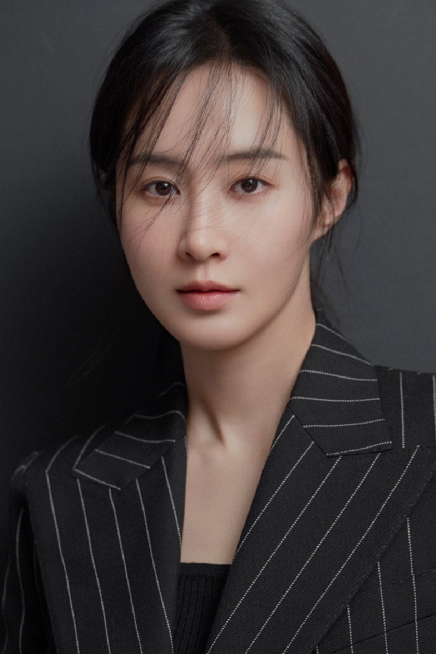 Kwon Yu-ri's poster