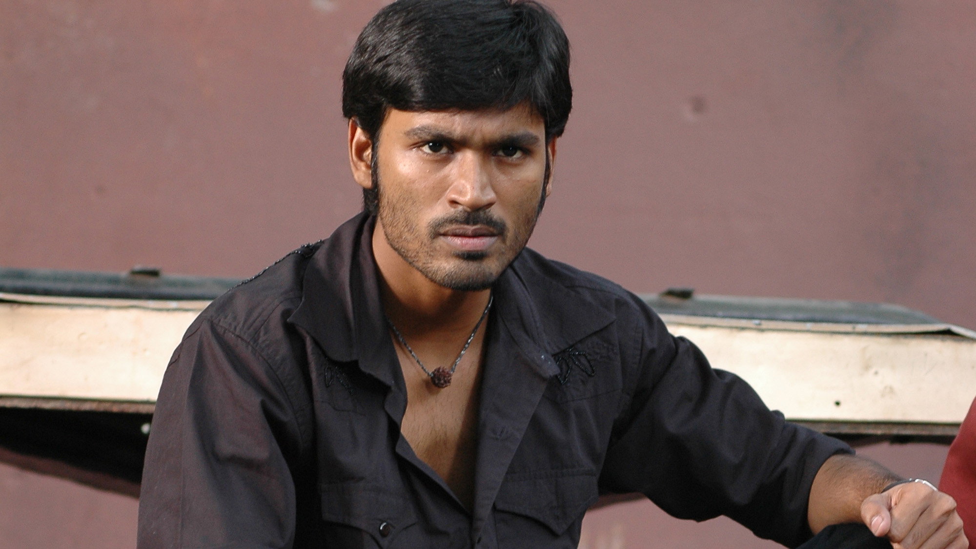 Padikathavan's poster