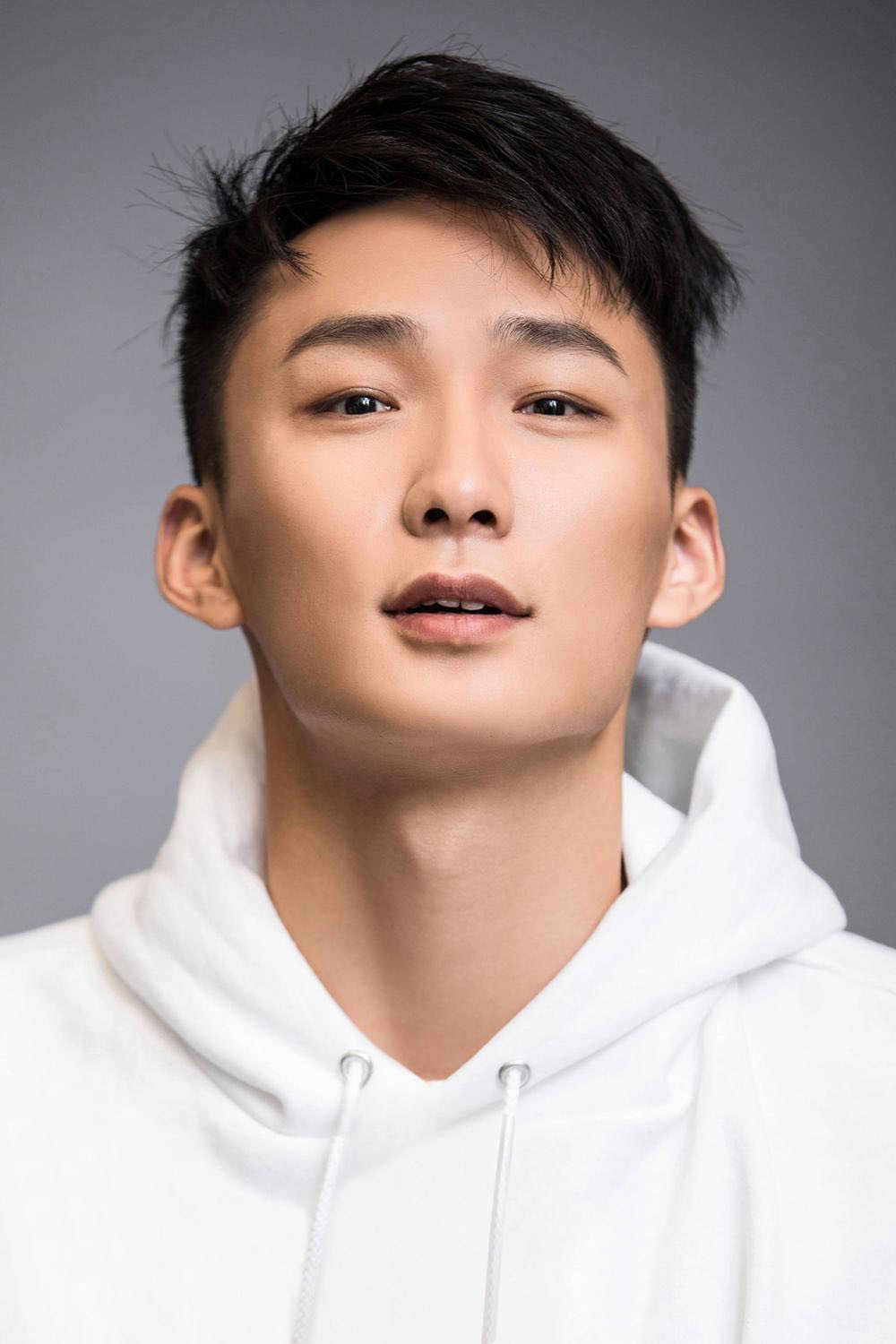 Zhang Yiduo's poster