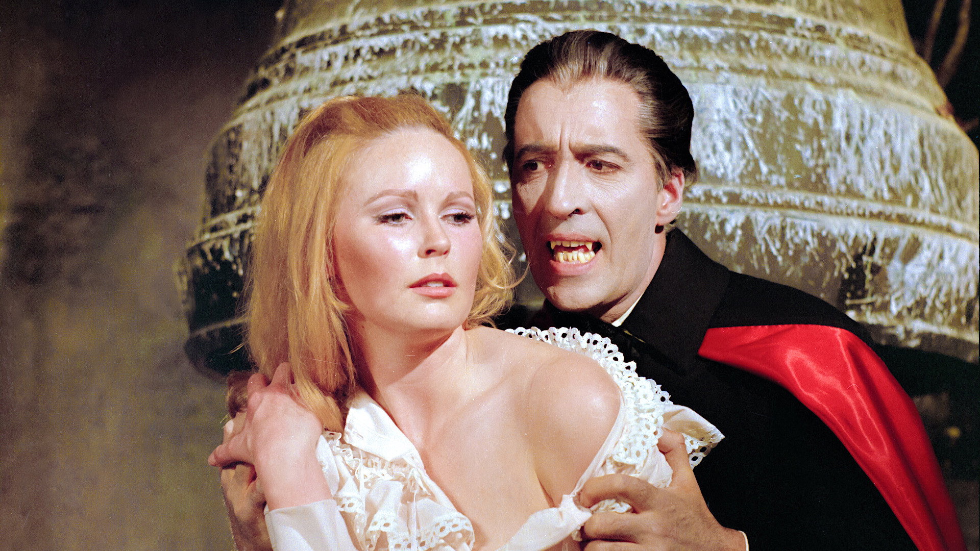 Dracula Has Risen from the Grave's poster