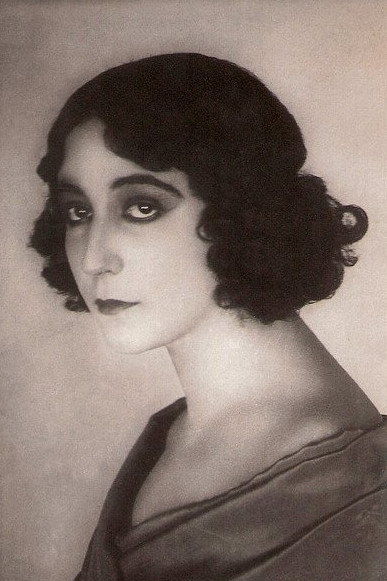 Leda Gys's poster