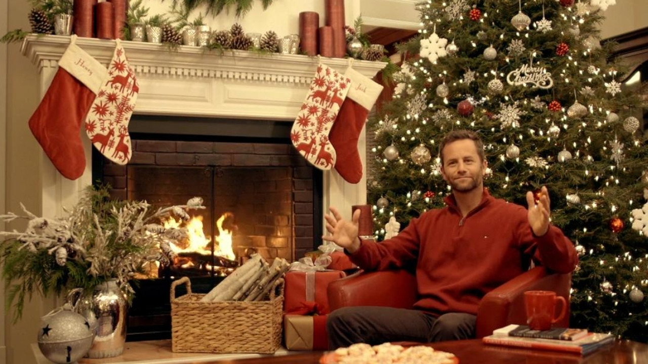 Saving Christmas's poster