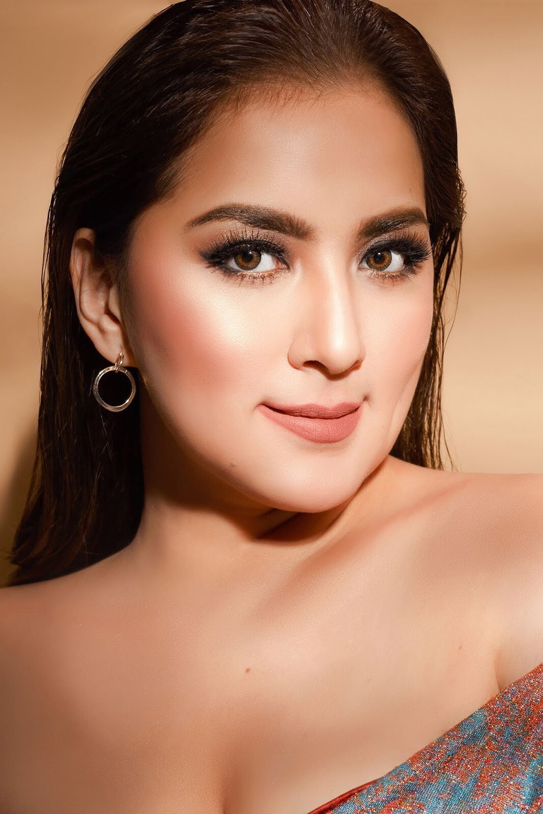Ara Mina's poster