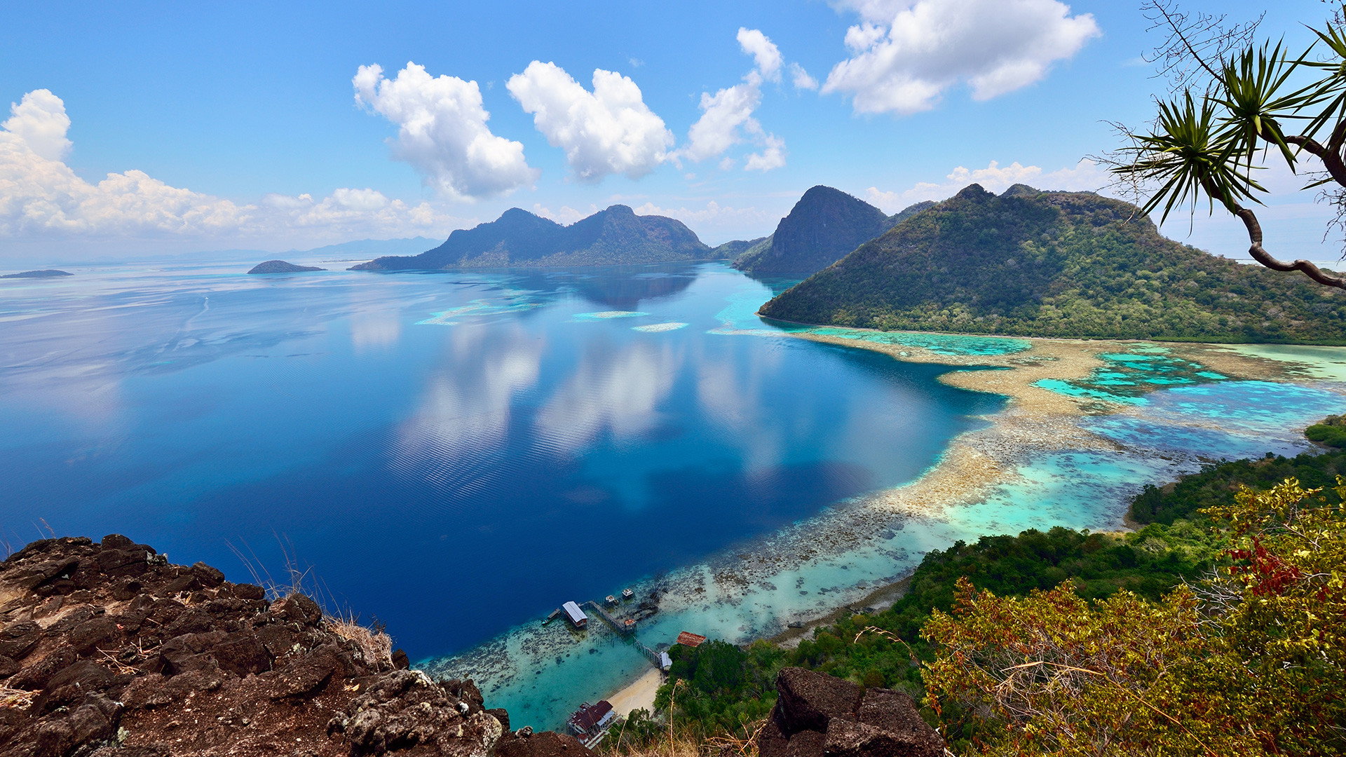 Earth's Tropical Islands's poster