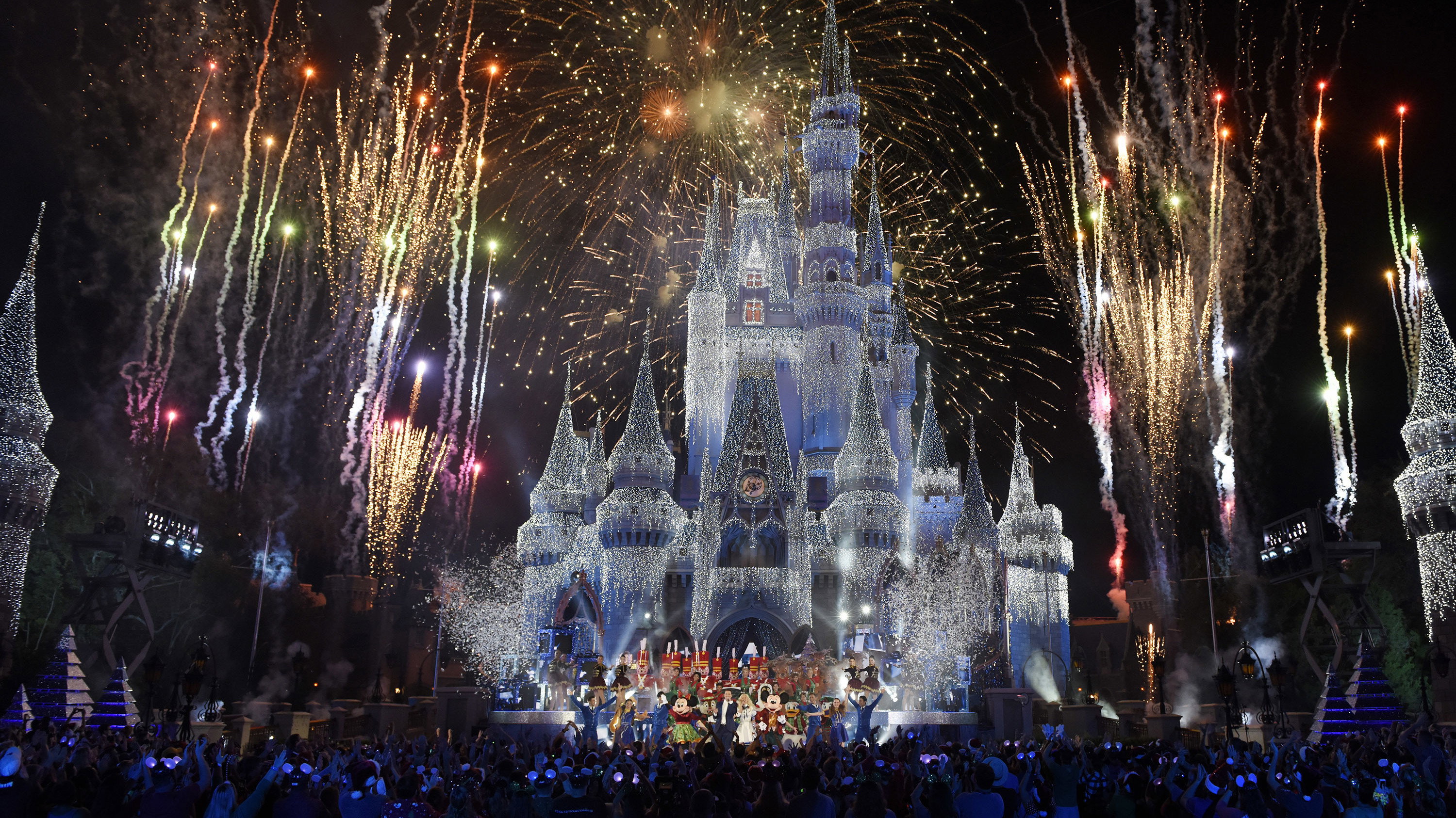 The Wonderful World of Disney: Magical Holiday Celebration's poster
