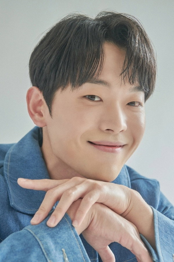Lee Kyu-sung's poster
