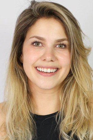 Thaís Müller's poster