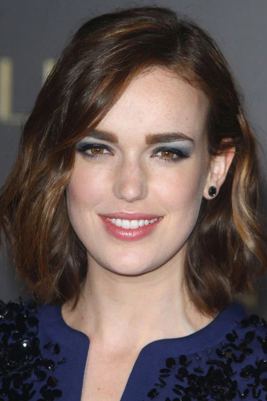 Elizabeth Henstridge's poster
