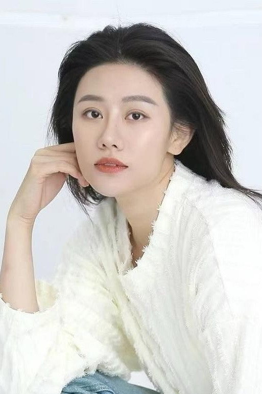 尹潇's poster