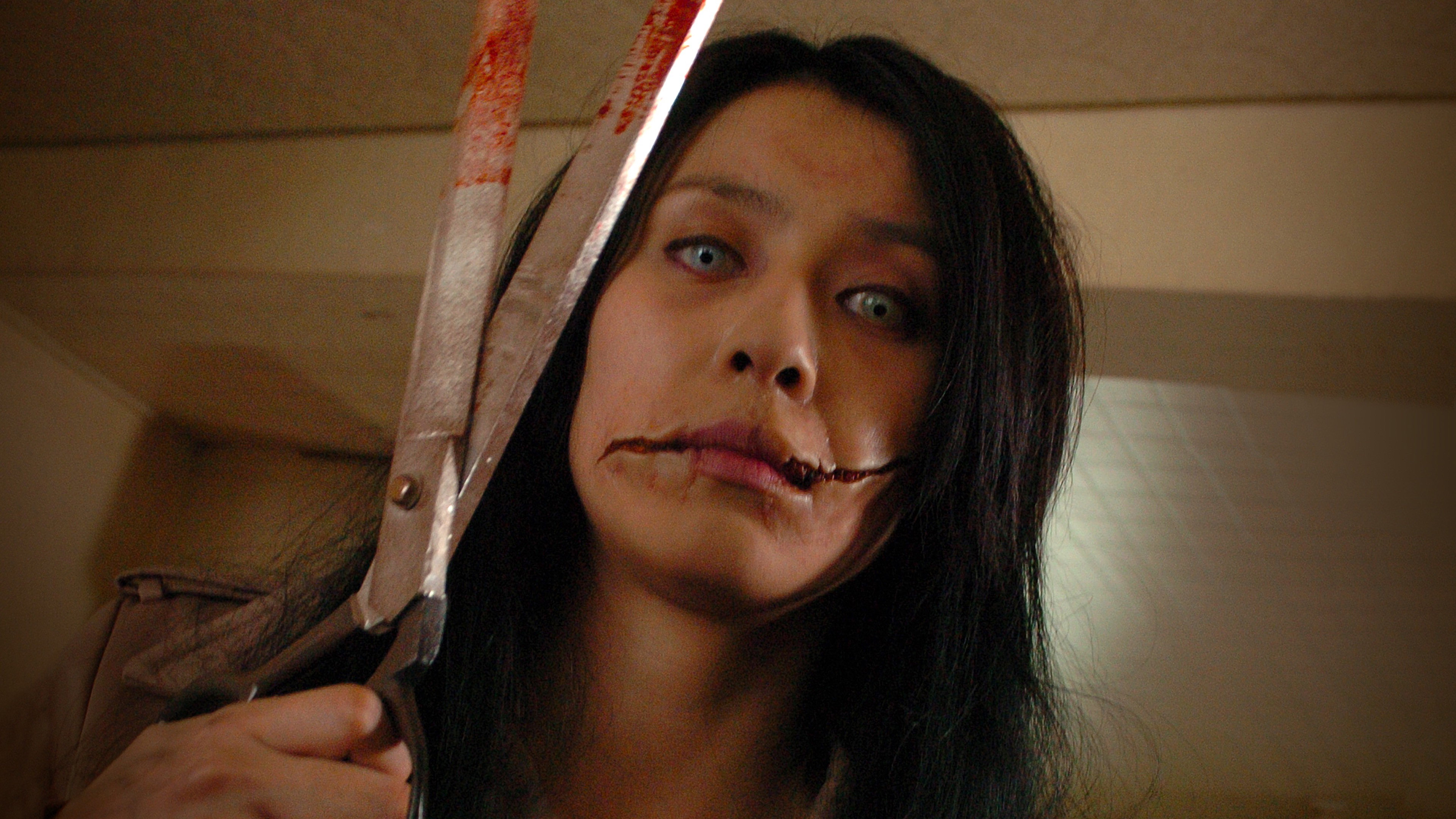 Carved: The Slit-Mouthed Woman's poster