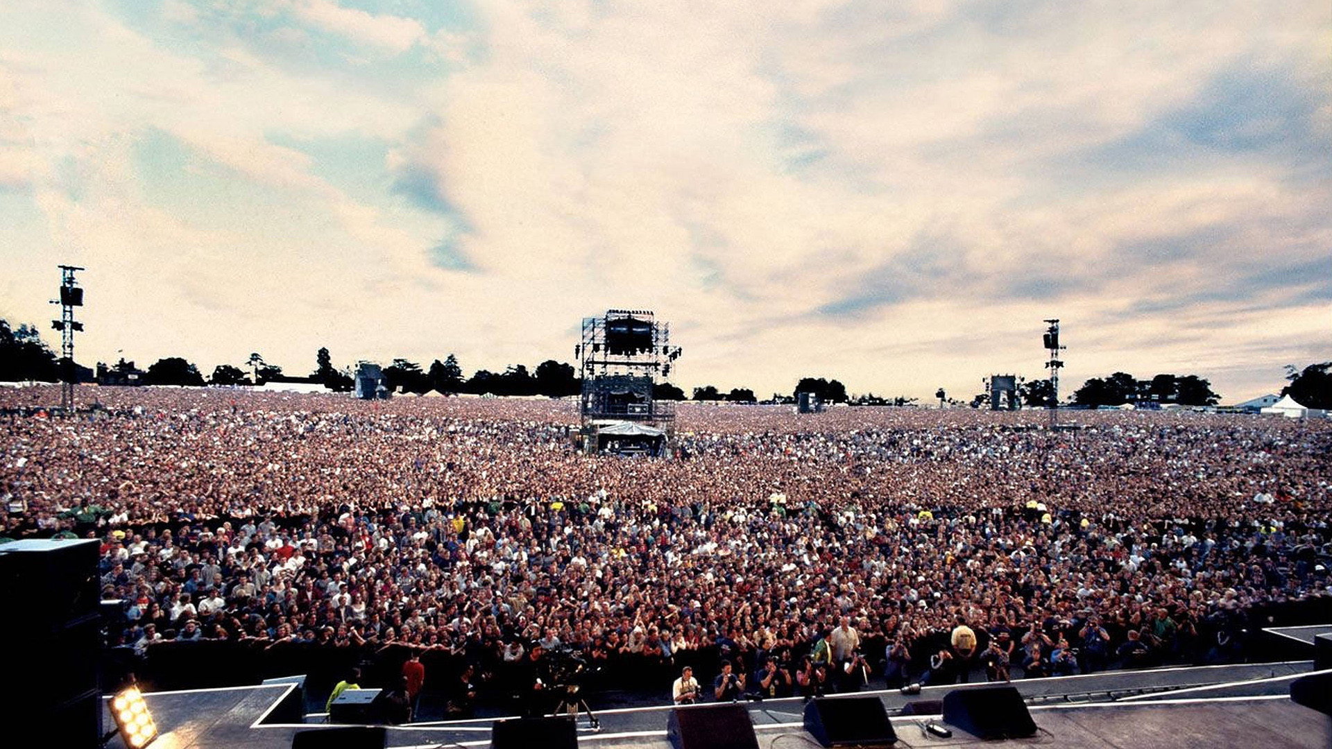 Oasis -Time Flies 1994-2009's poster