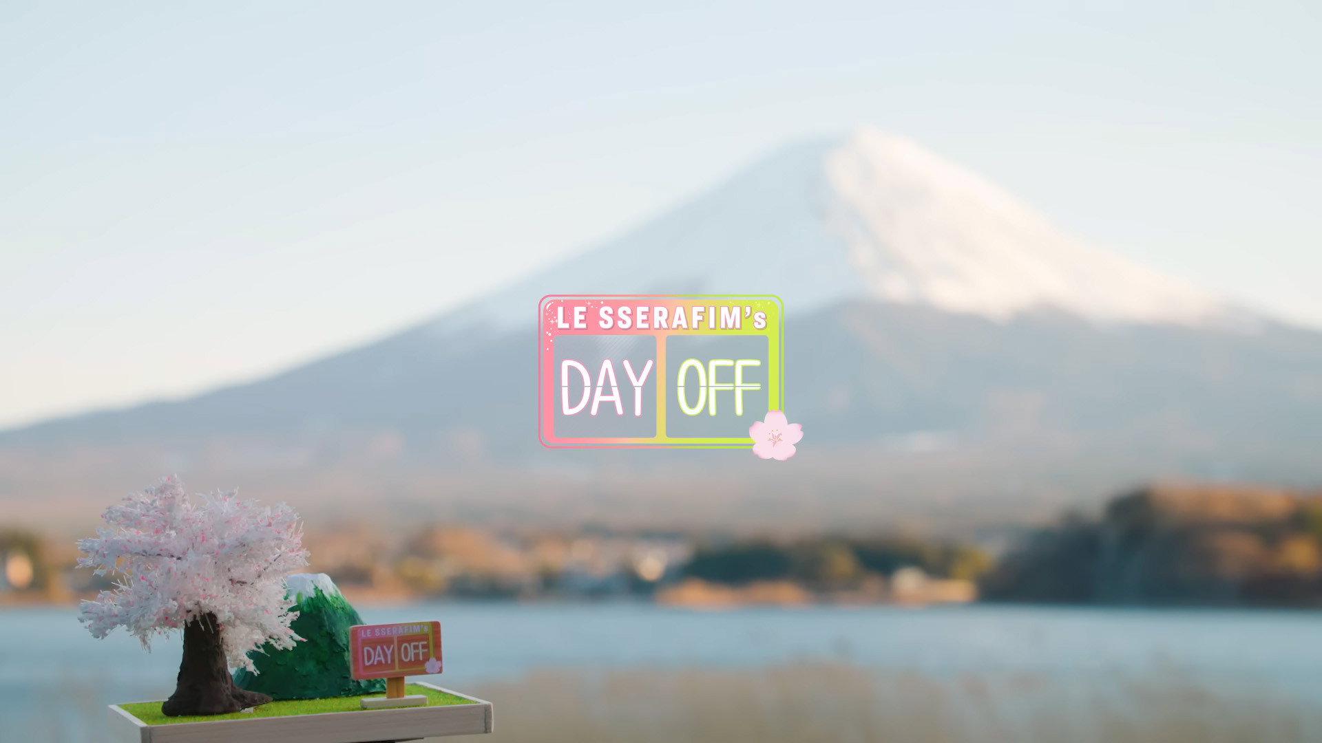 LE SSERAFIM's DAY OFF's poster