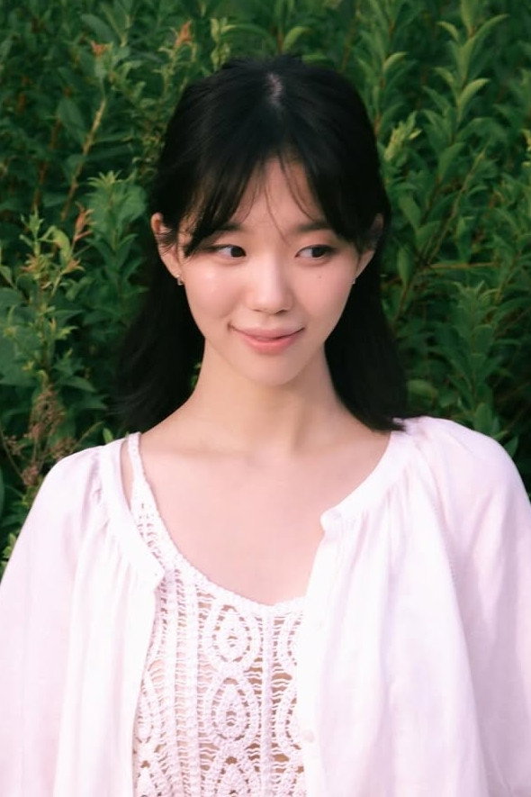Lee So-i's poster