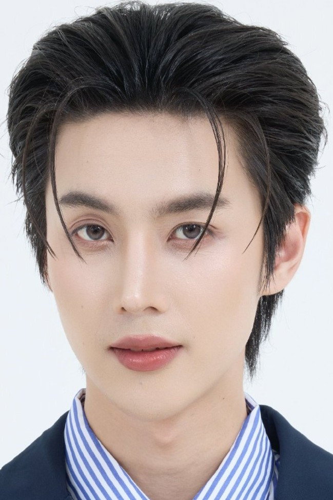 Suppawit Thongyuen's poster