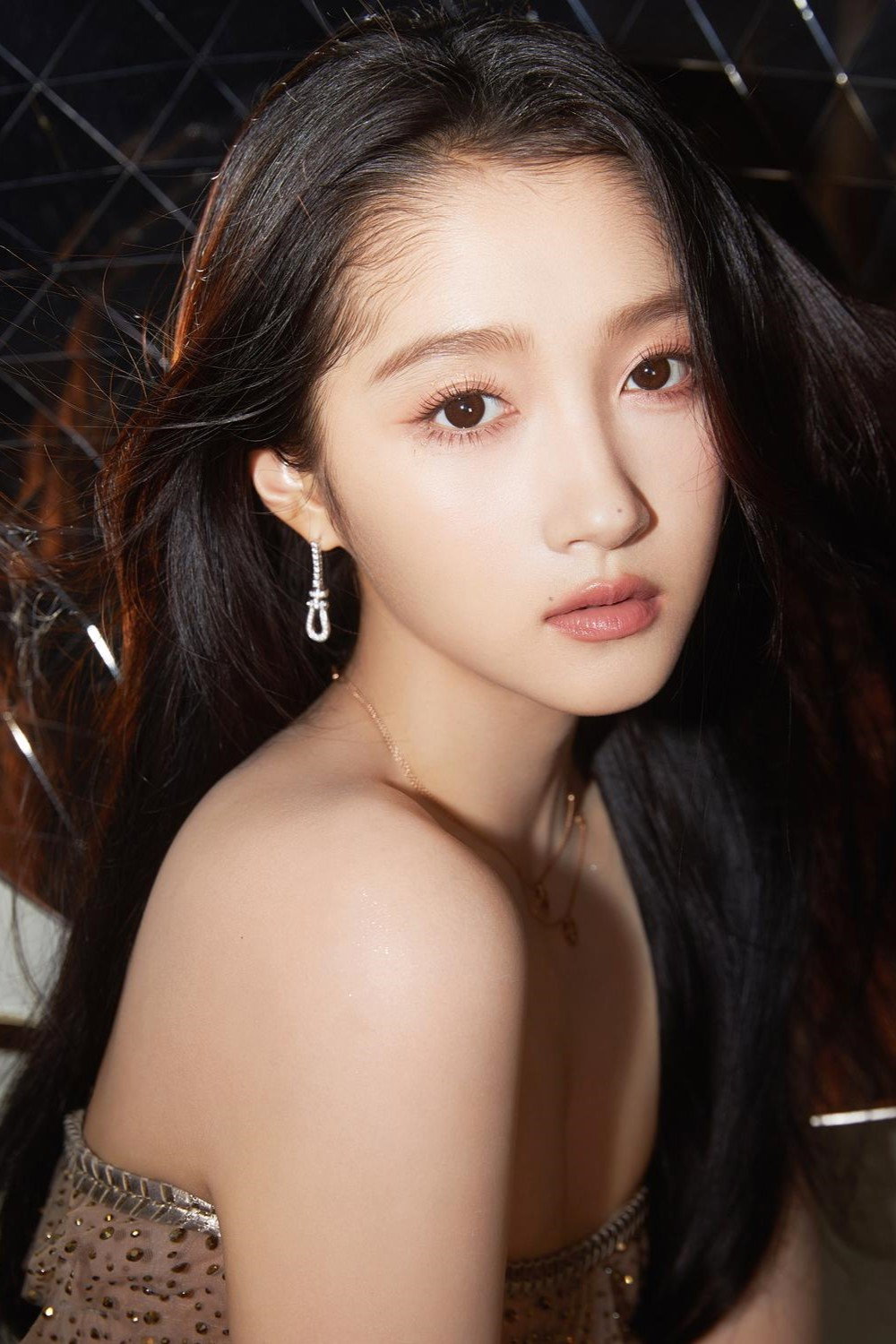 Guan Xiaotong's poster
