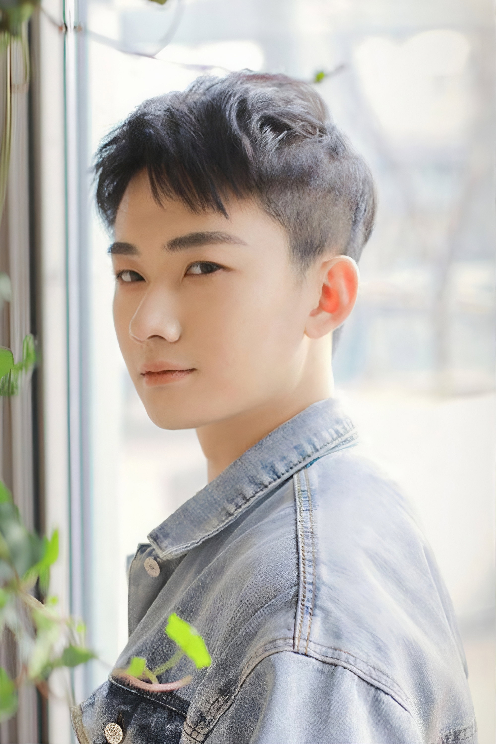 余昊威's poster
