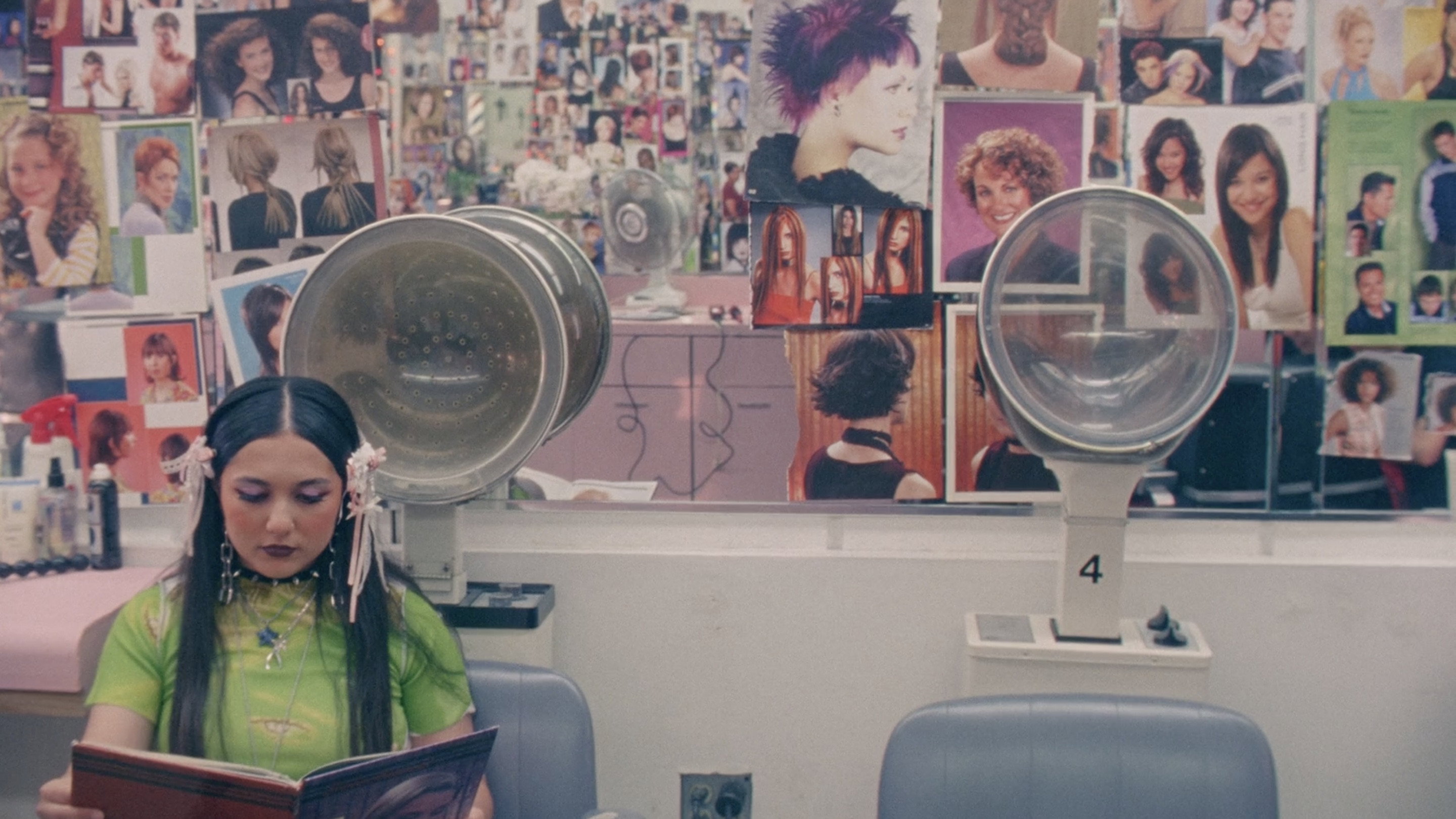 Dalila's Salon's poster