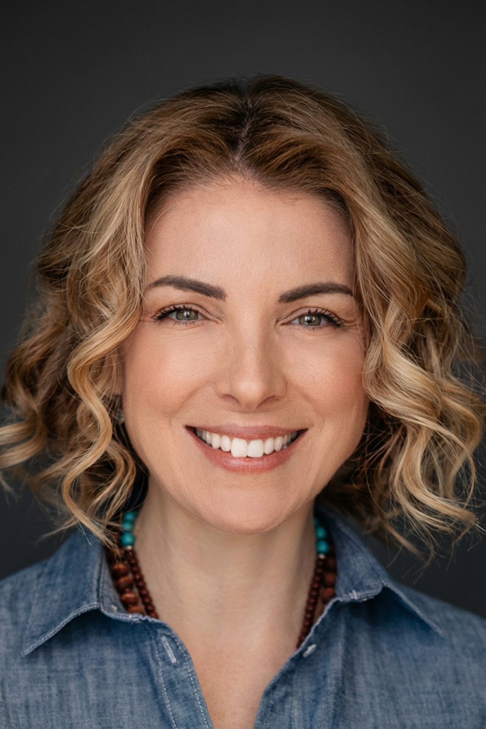 Özge Özberk's poster
