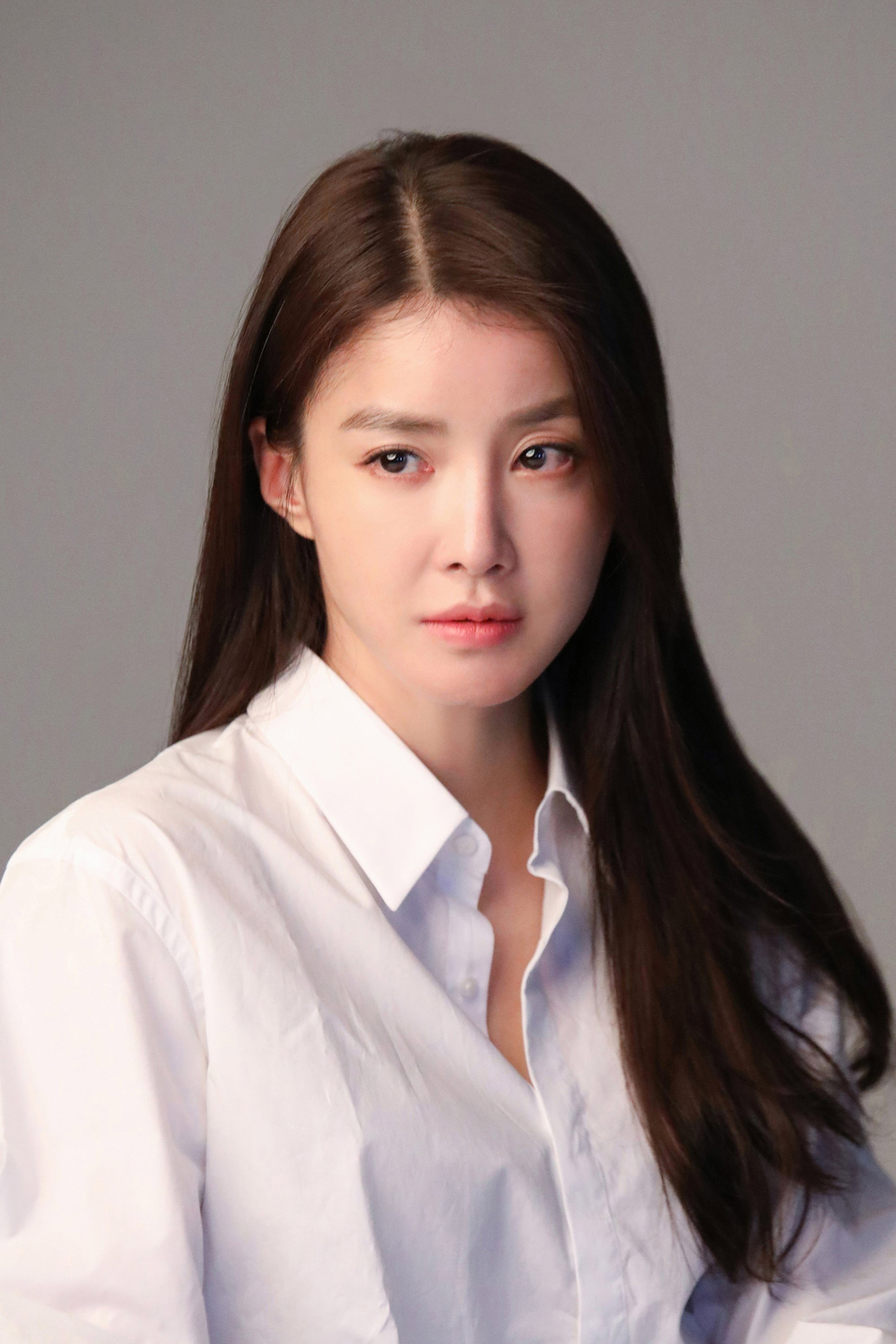 Lee Si-young's poster