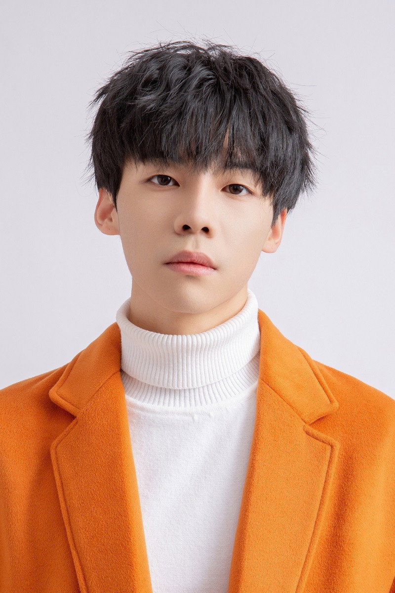 Huang Enyu's poster