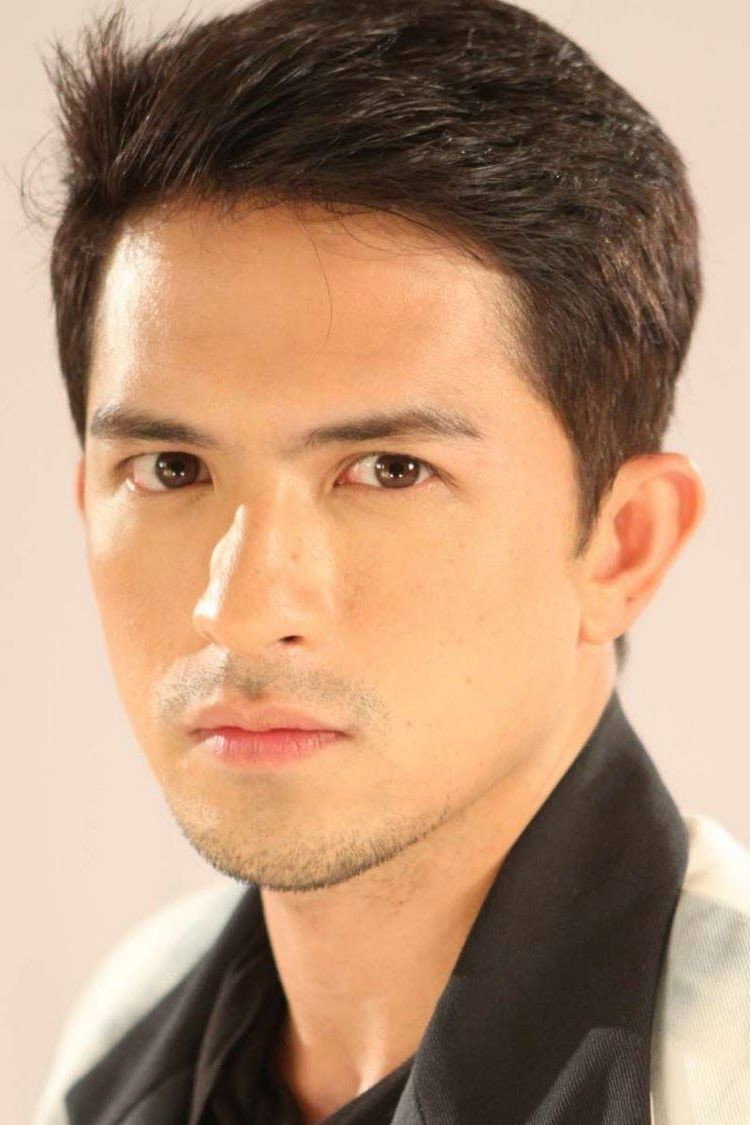 Dennis Trillo's poster
