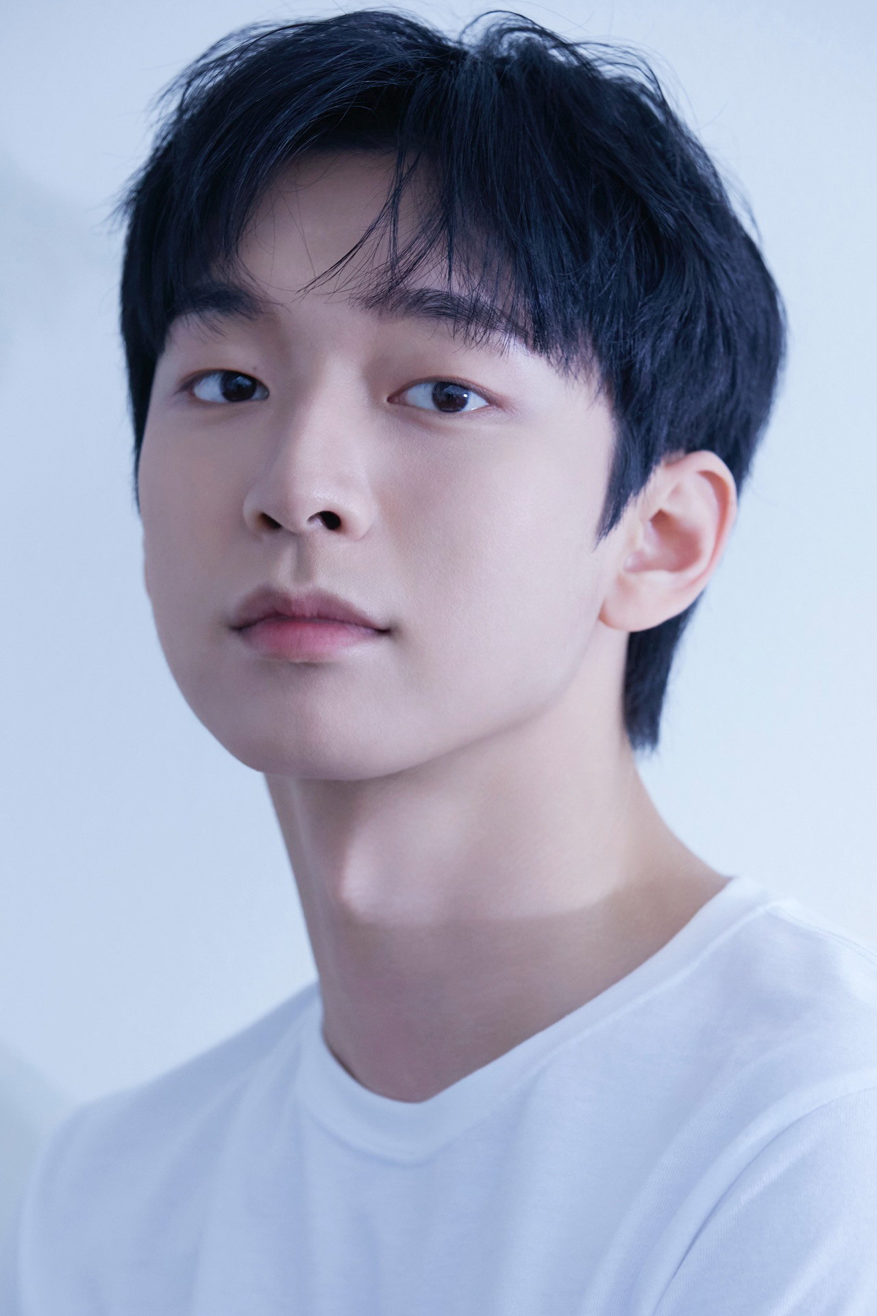 Kim Dong-won's poster