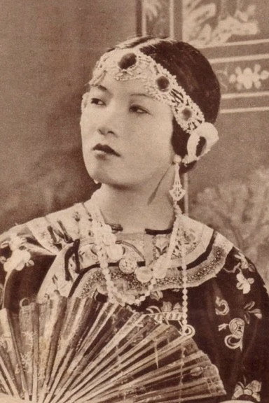 Hoàng Thị Thế's poster