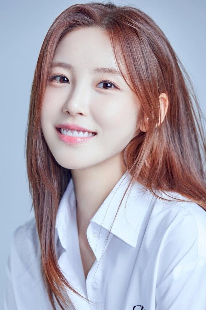 Jun Hyo-seong's poster