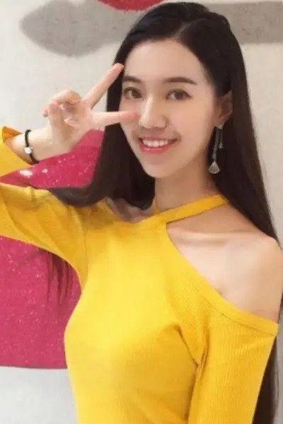 邹之遥's poster