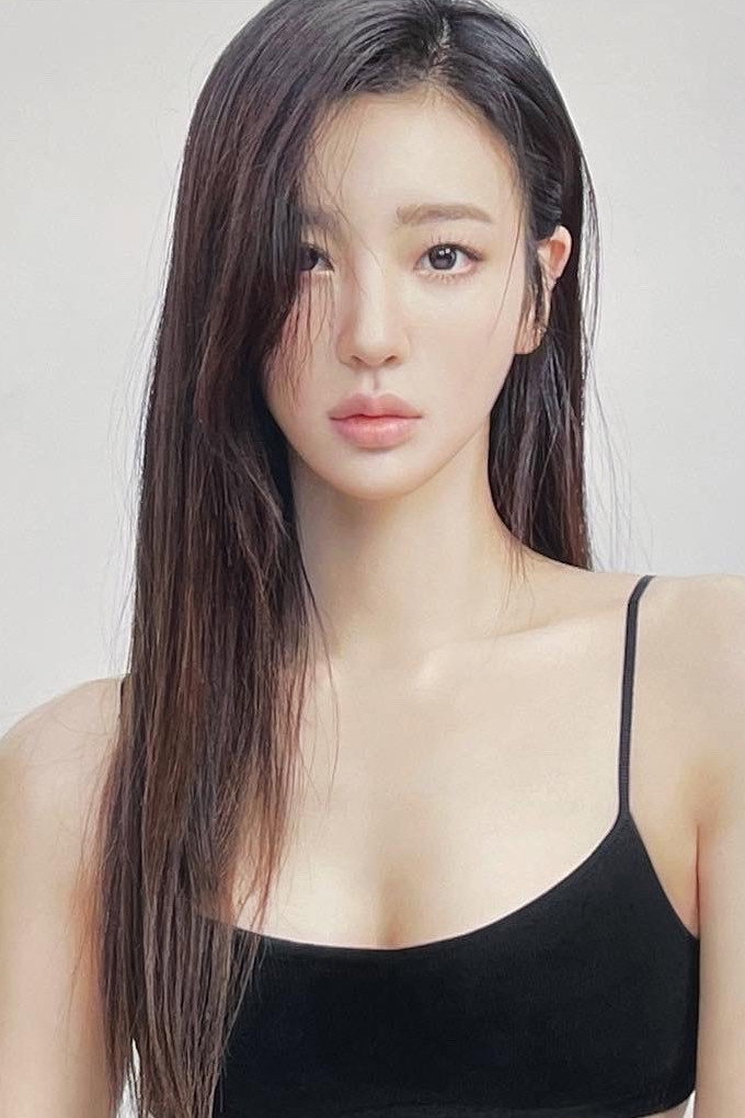 Lee Yeon-hwa's poster