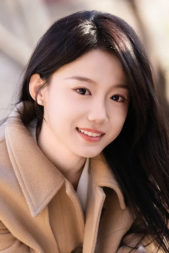 梁雯晶's poster
