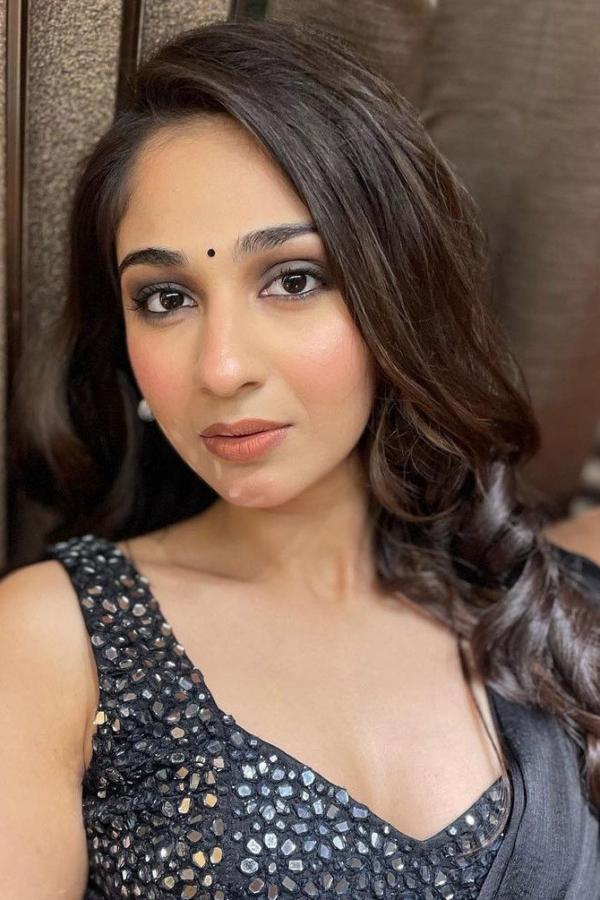 Vidhi Pandya's poster
