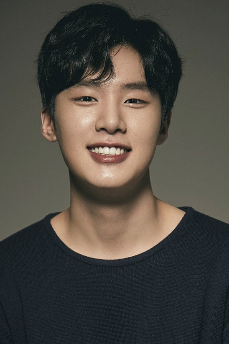 Kim Dong-hee's poster