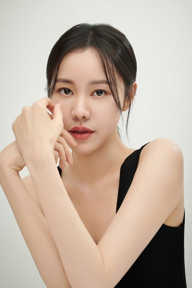 Kim Ye-won's poster
