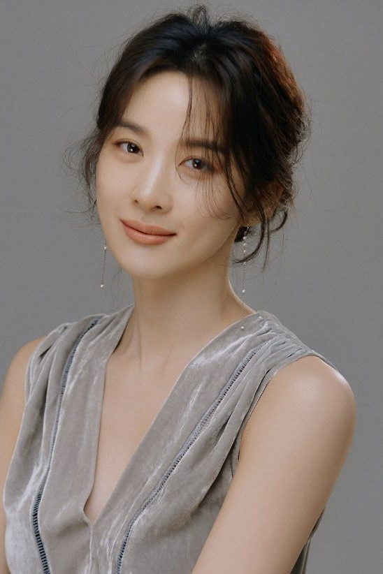 Lee Chung-ah's poster