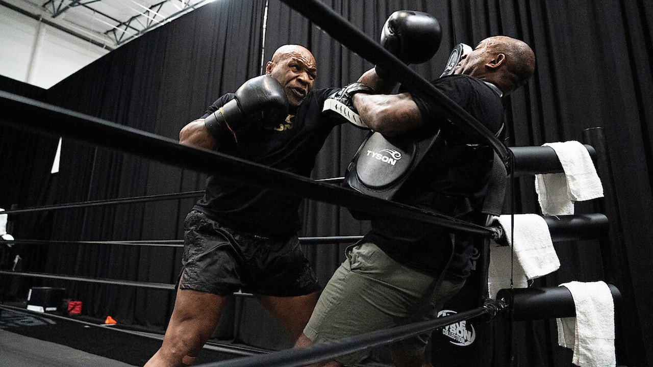 Countdown: Paul vs. Tyson's poster
