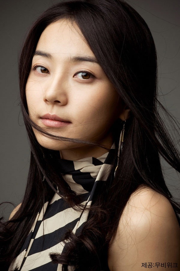 Lee Se-na's poster