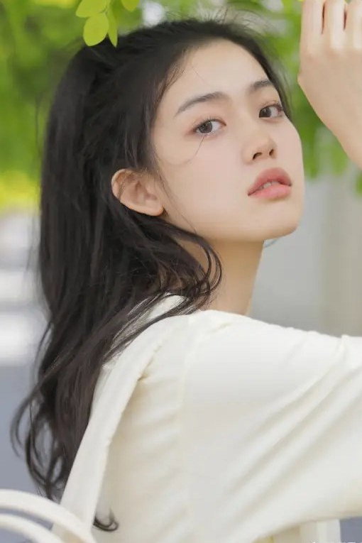 Dong Yufei's poster