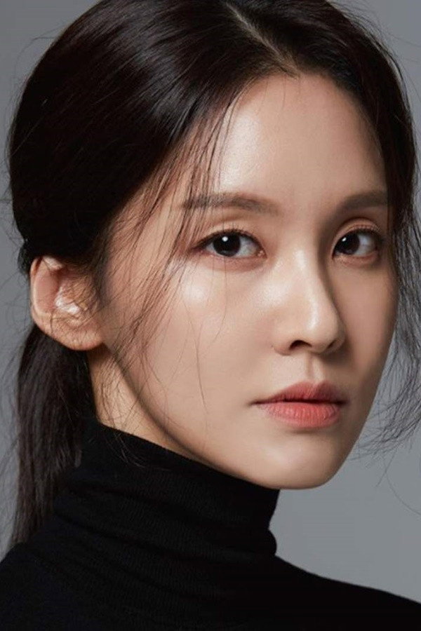 Hwang So-hee's poster