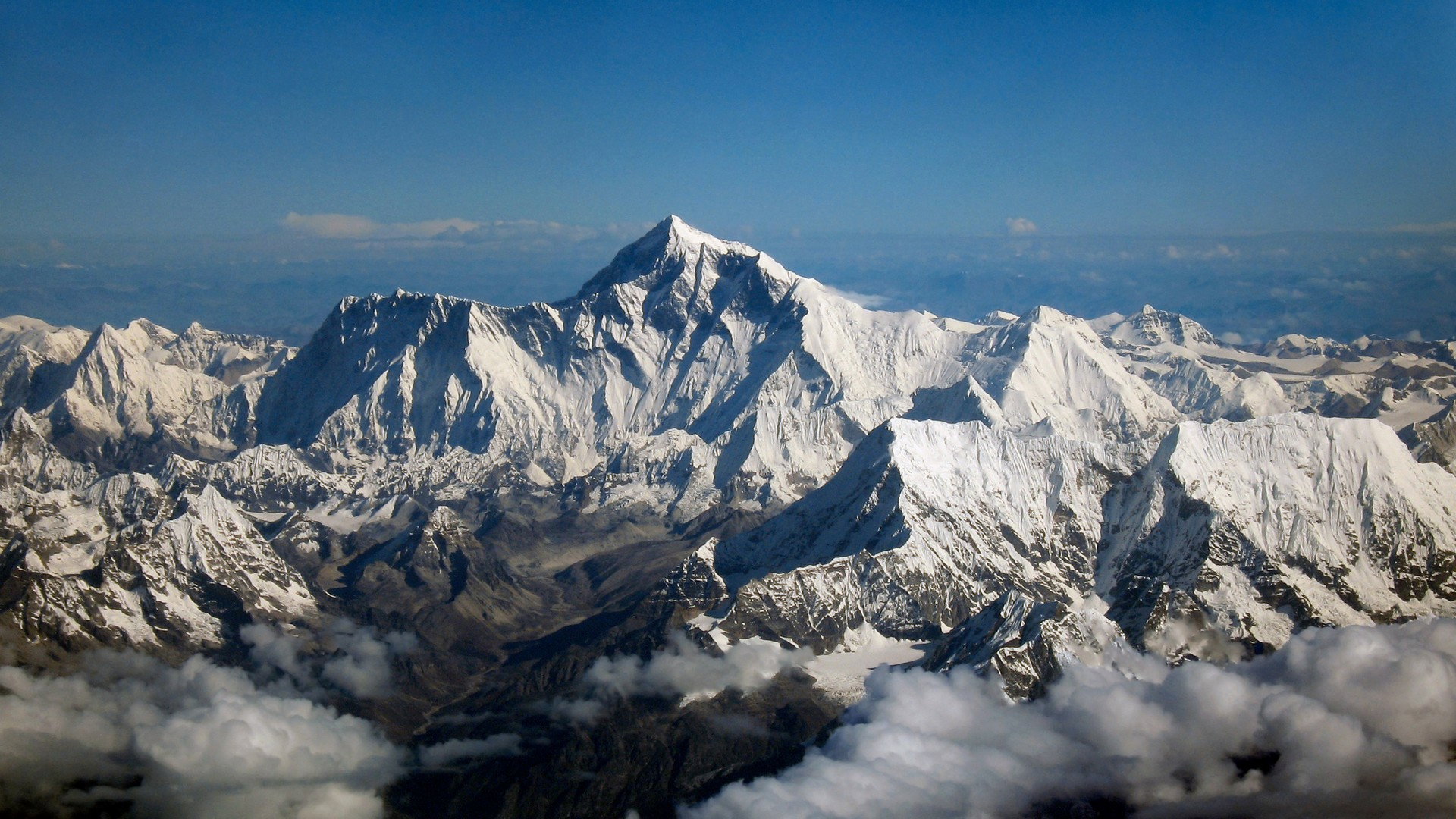 Everest Air's poster