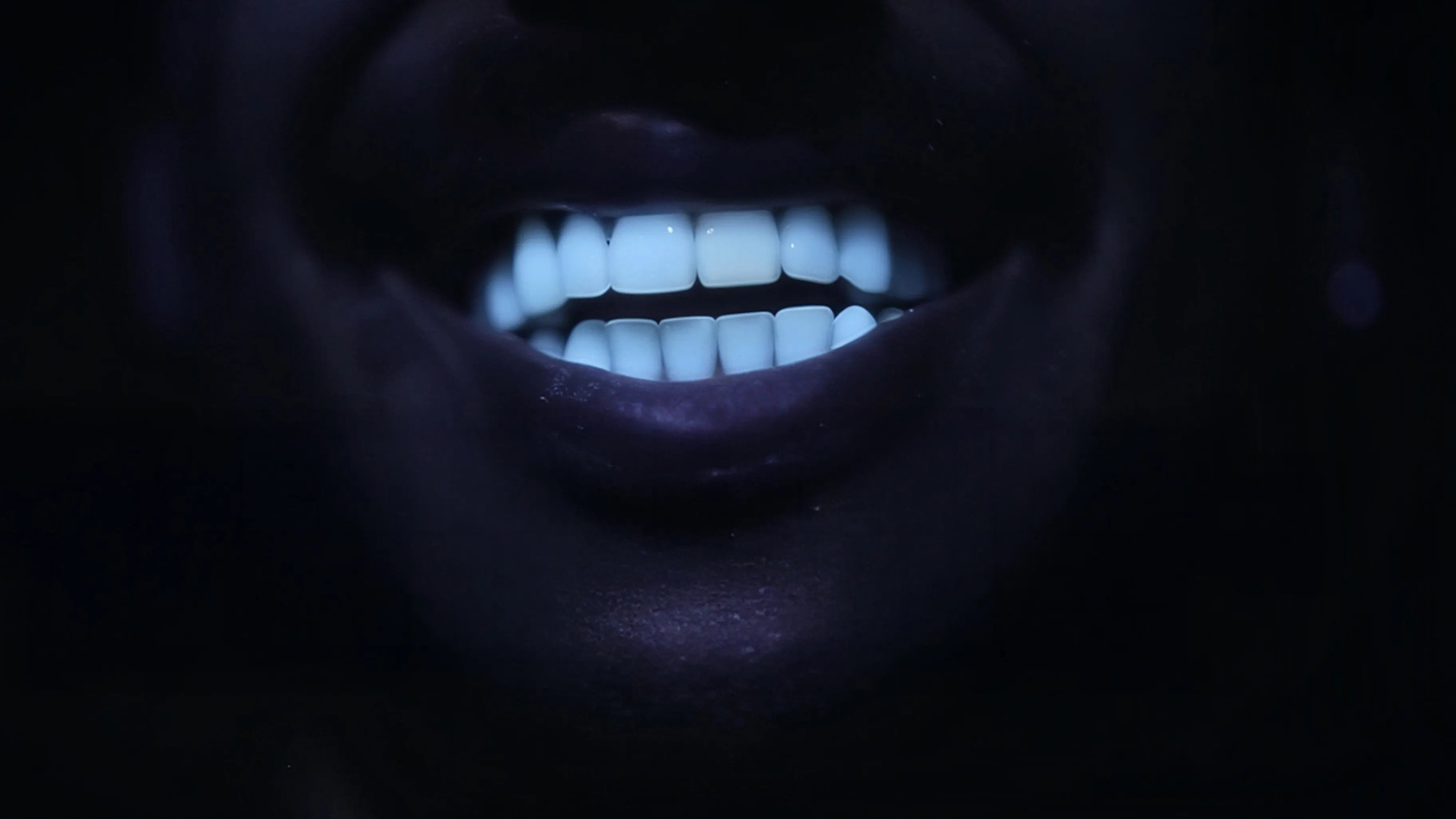 Des dents blanches... au rire jaune !'s poster