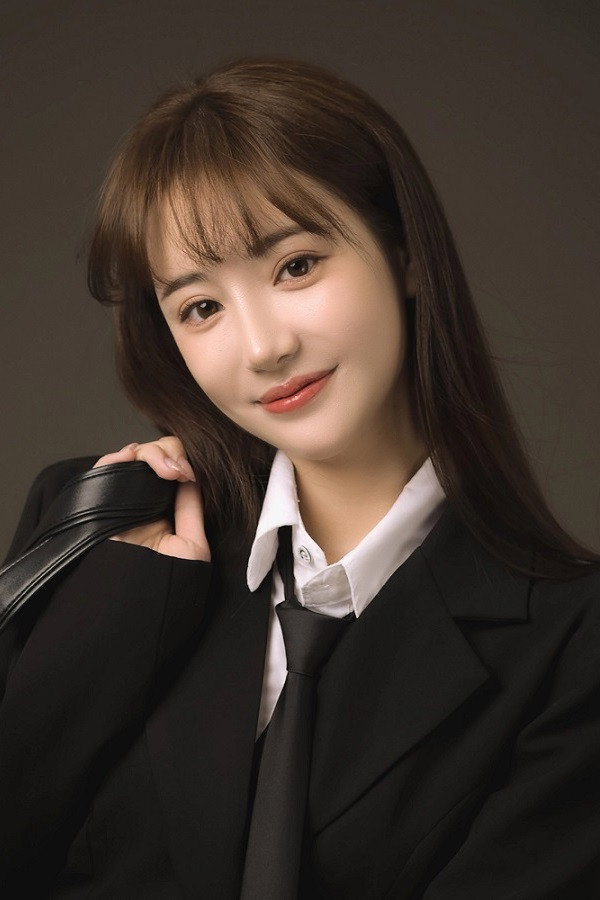 Xin Ruyi's poster