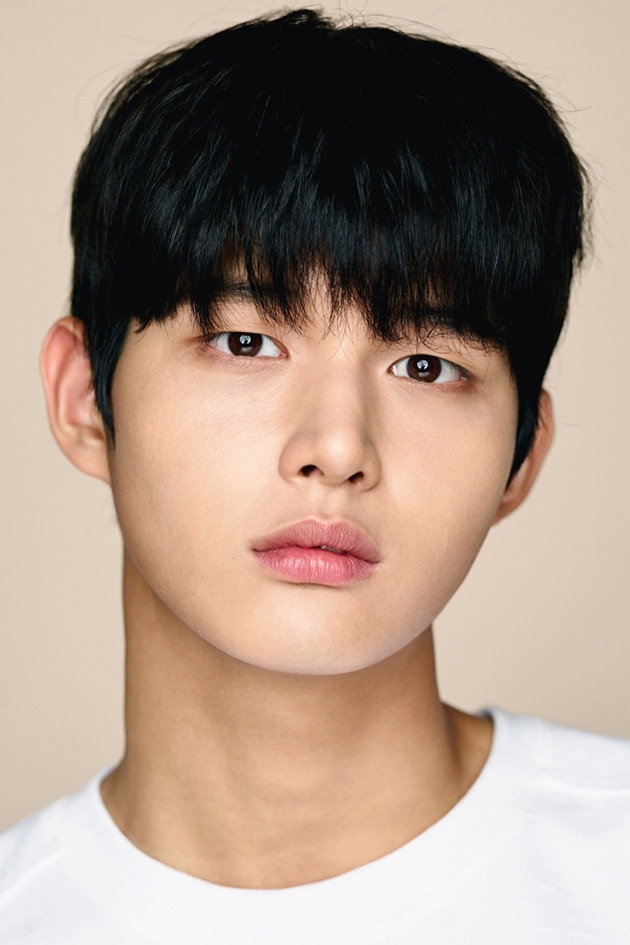 Lee Seo-won's poster