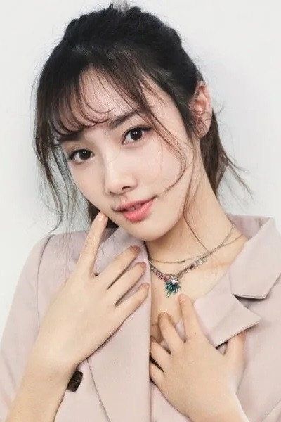 Liu Ruoyan's poster