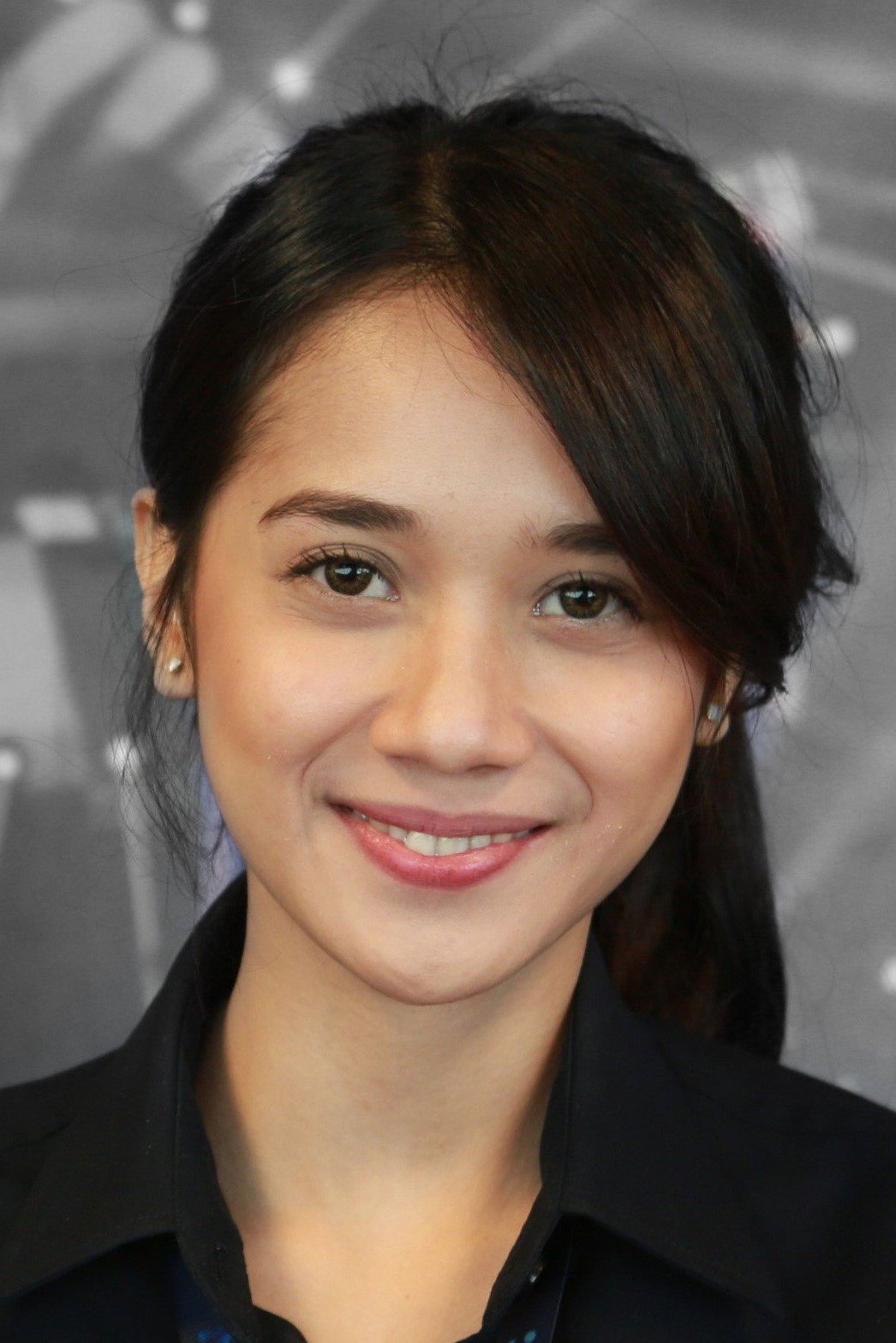 Gista Putri's poster