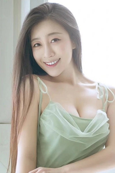 Zhang Yi Dan's poster